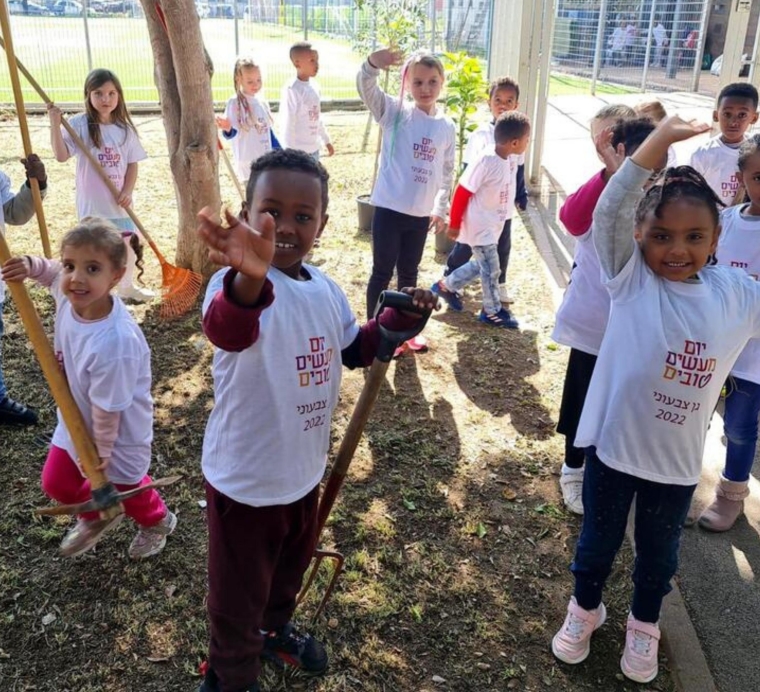 יום מעשים טובים ה-16